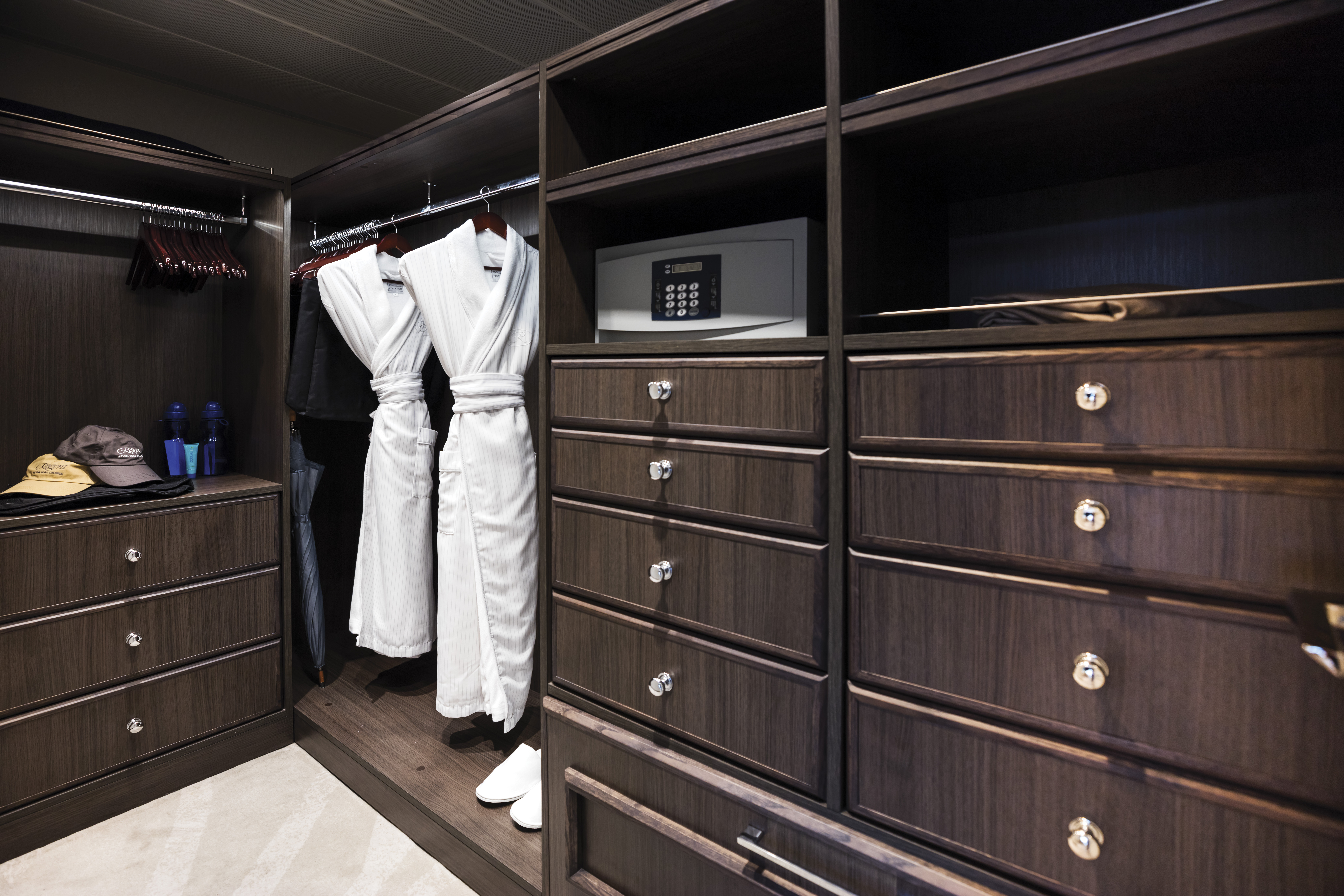 RSSC - Seven Seas Explorer - Accommodation - Grand Suite 2.jpg